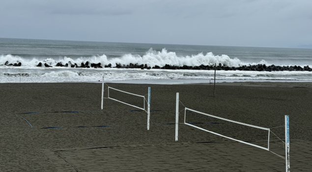 台風接近中です。海には近づかないように！